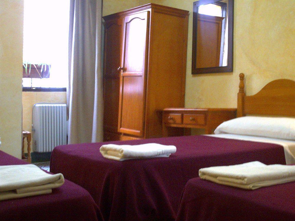 סביליה Hostal Lis מראה חיצוני תמונה