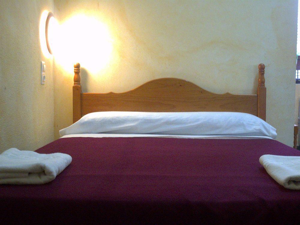 סביליה Hostal Lis מראה חיצוני תמונה