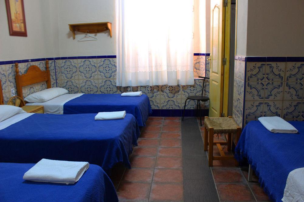 סביליה Hostal Lis מראה חיצוני תמונה