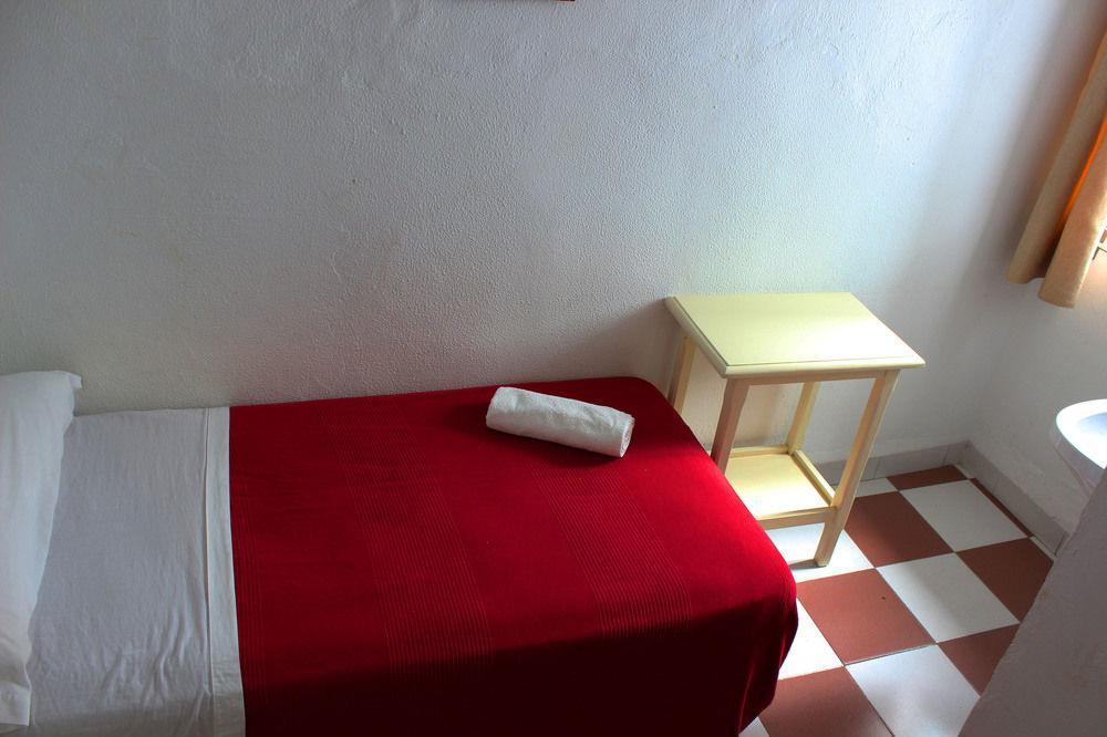 סביליה Hostal Lis מראה חיצוני תמונה