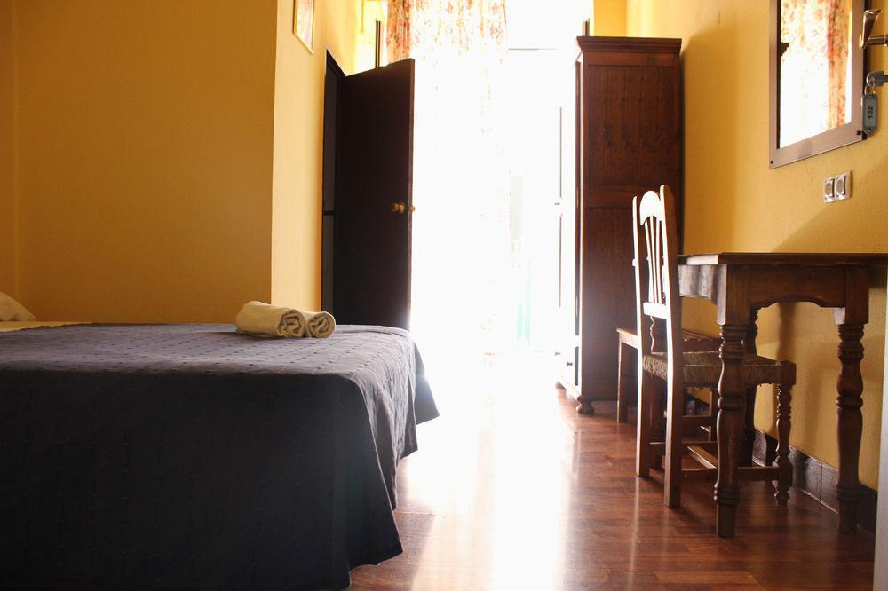 סביליה Hostal Lis מראה חיצוני תמונה