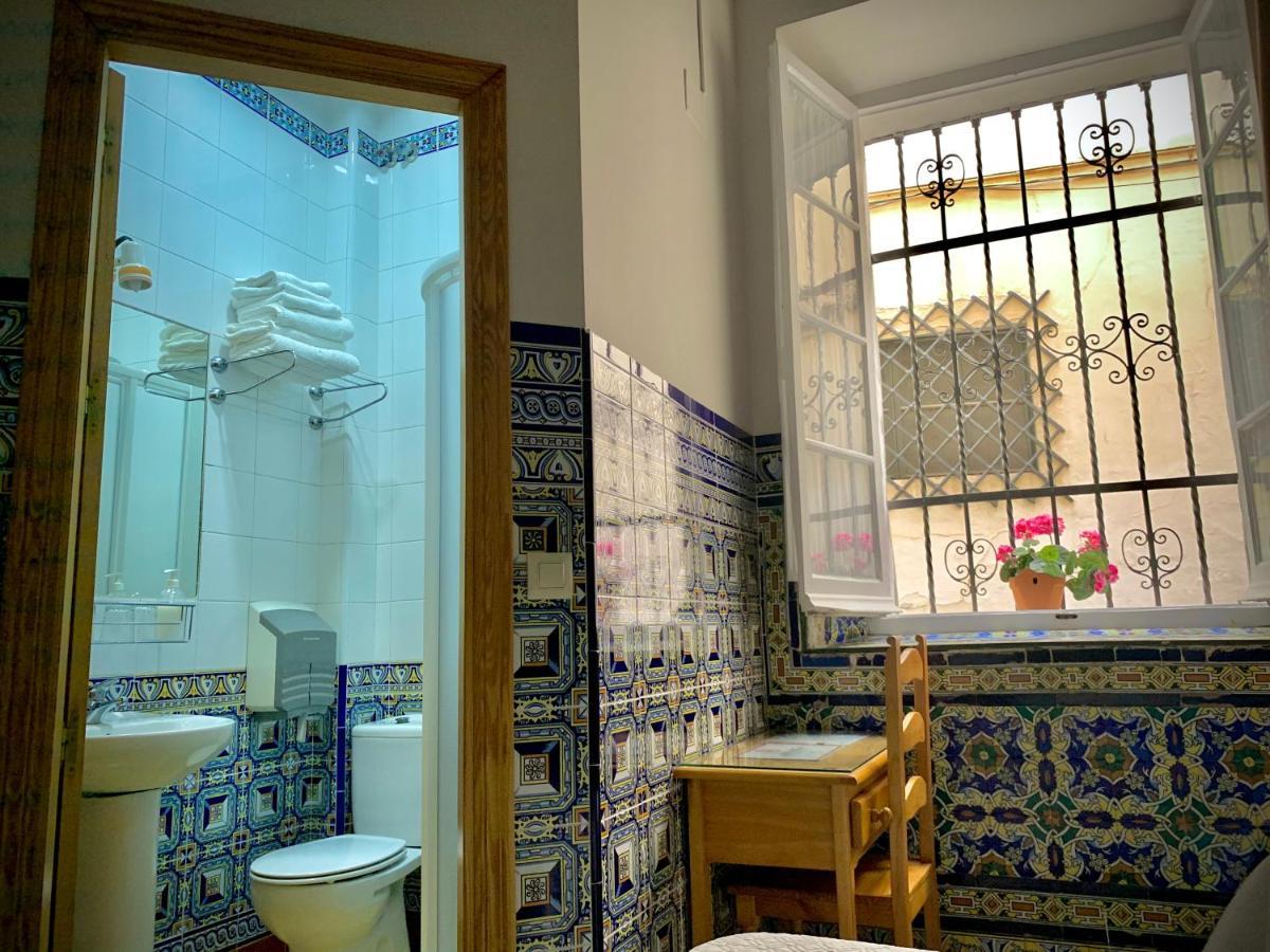 סביליה Hostal Lis מראה חיצוני תמונה